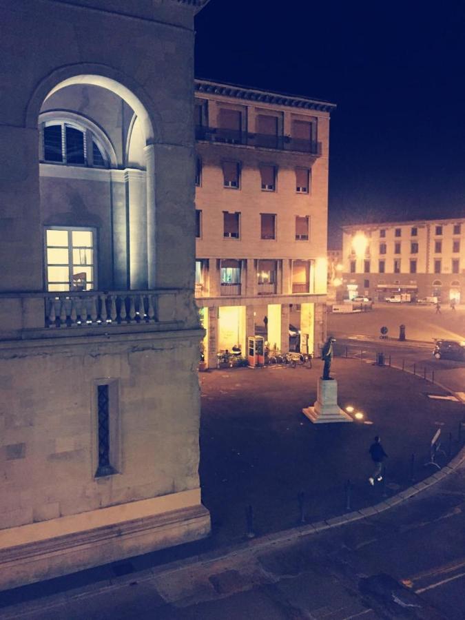 "Dueemme Lodge" , A Pochi Passi Dal Porto Livorno Eksteriør billede